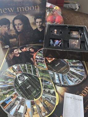 The Twilight Saga: New Moon Movie Board Game - Brown & Black